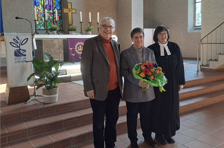 Mesnerin Susanne Lorenz (Mitte) mit unsren beiden Pfarrern
