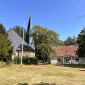 Die Himmelfahrtskirche mit Gemeidehaus heute, Außenansicht