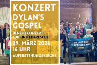Der Gospelchor im Hintergrund