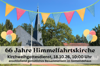Himmelfahrtskirche mit Luftballons und Wimpeln