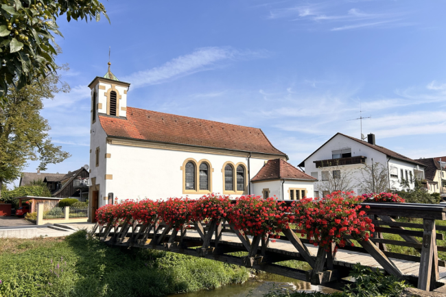 Die Markuskirche mit Brücke im Vordergrund